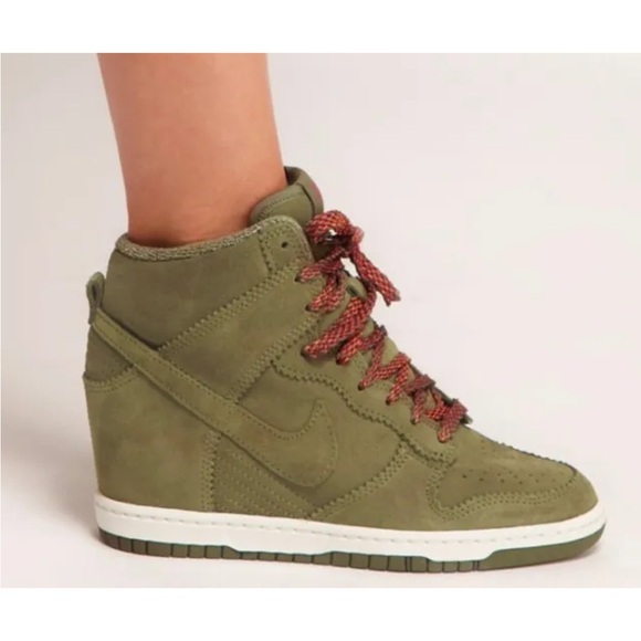 Nike Shoes - BRAND NEW!!! Nike Ski Hi Dunk Size 8 Olive Green